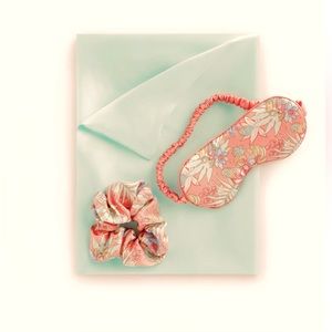 BRAND NEW SILk SLEEP GIFT SET
